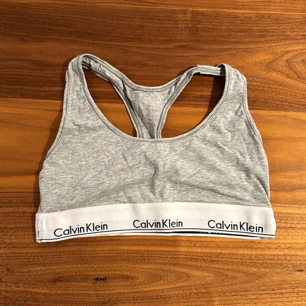 Calvin Klein intimates/ sleepwear- 4 bras and 1 underwear - Picture 2 of 5